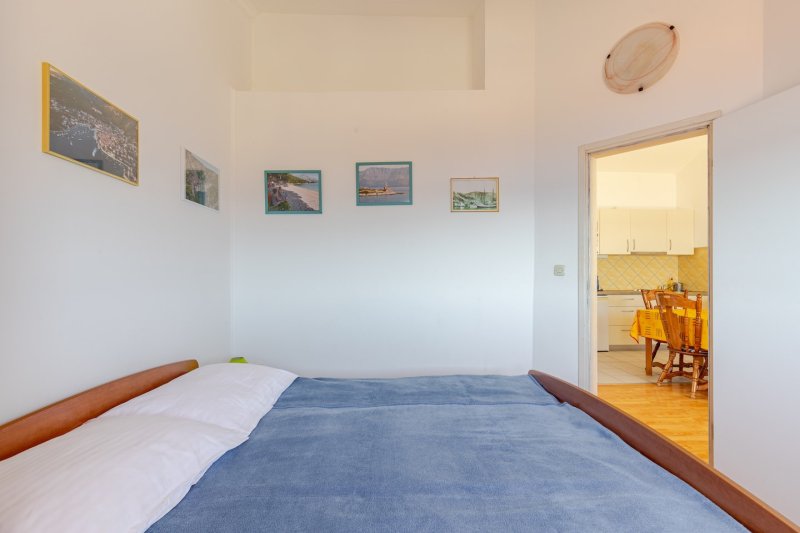 Apartment 5 · 6