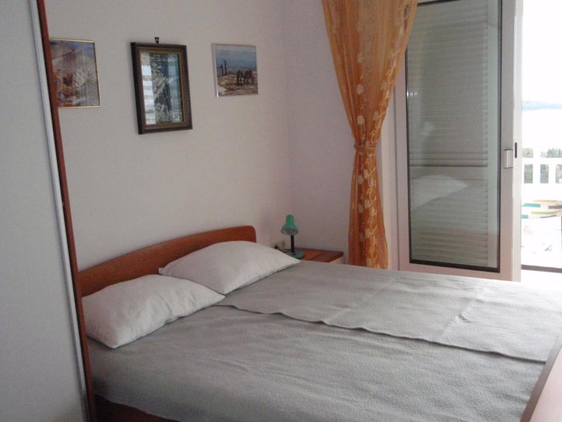Apartment 6 · 3