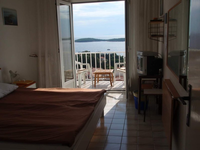 Apartment 3 · 3