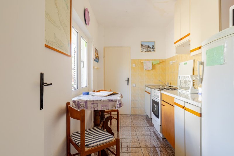 Apartment 4 · 10