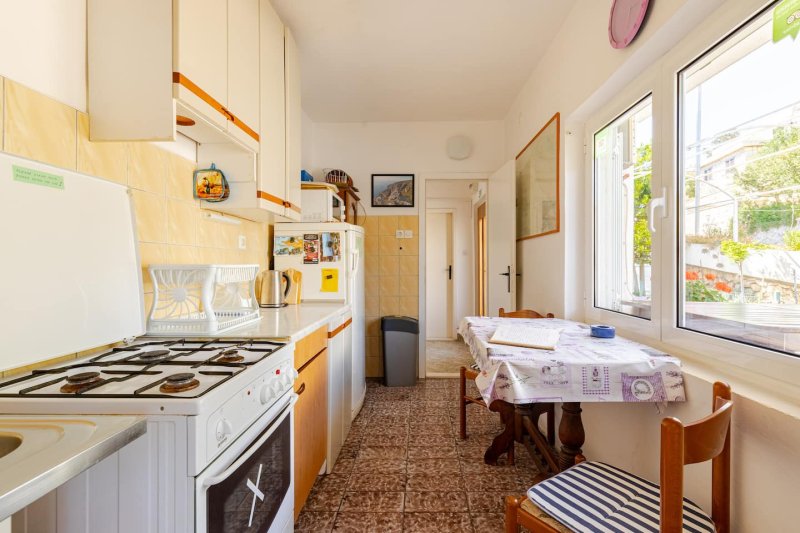Apartment 4 · 8