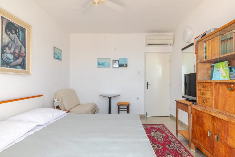 Apartment 4 · 3