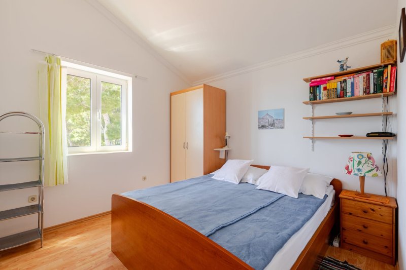 Apartment 5 · 5